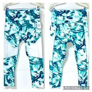 NWT Ballys Total FitnessHigh Rise Leggings size Large Fair Aqua